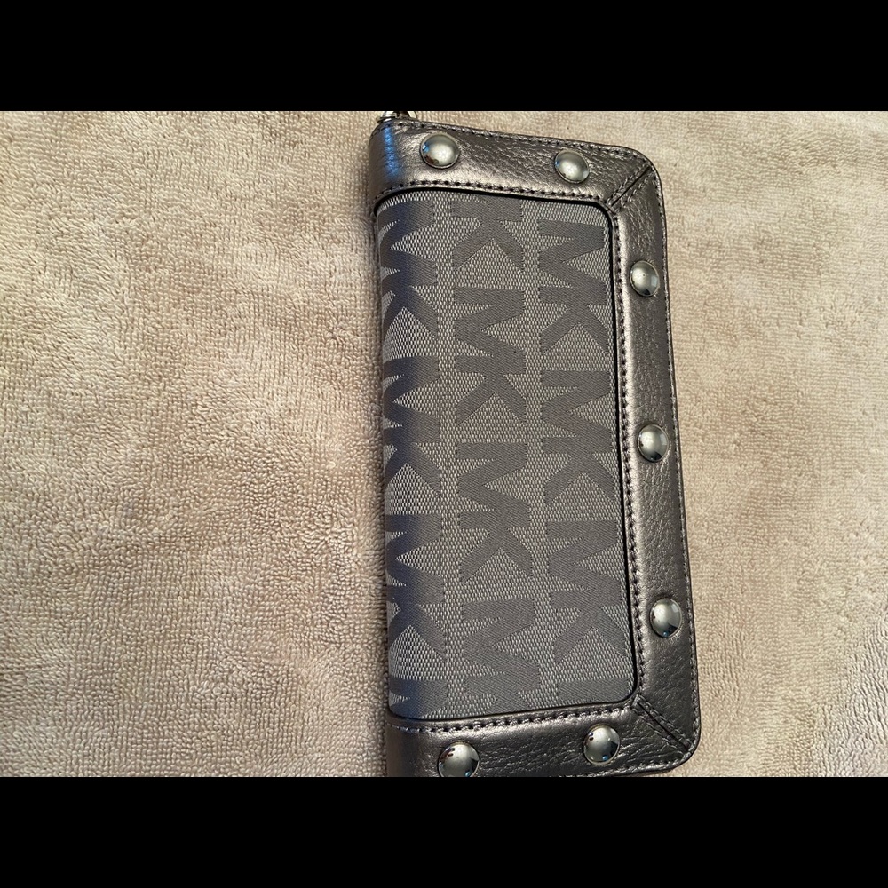 Michael Kors Wallet used excellent condition